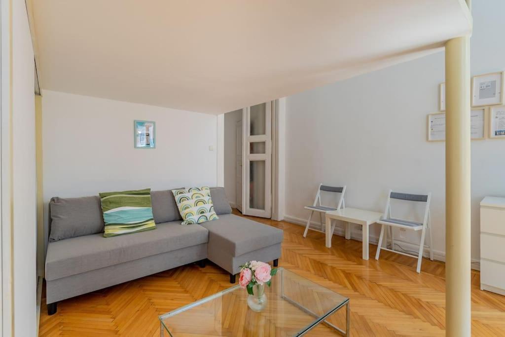 Weiner Leo Sunny Mezzanine Hideaway Apartment Budapest